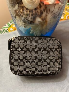 NWOT Coach Black & Grey Signature Zip Pill Pouch